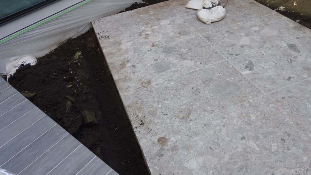 暗渠パイプの設置