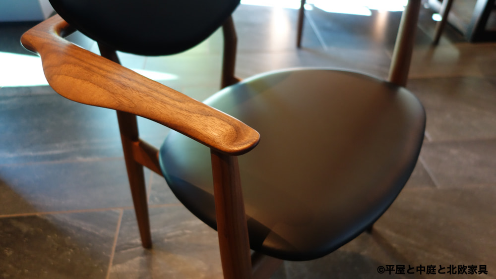 フィンユールアームチェア