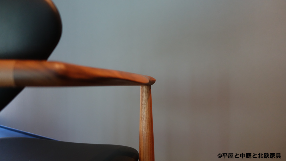 フィンユールアームチェア