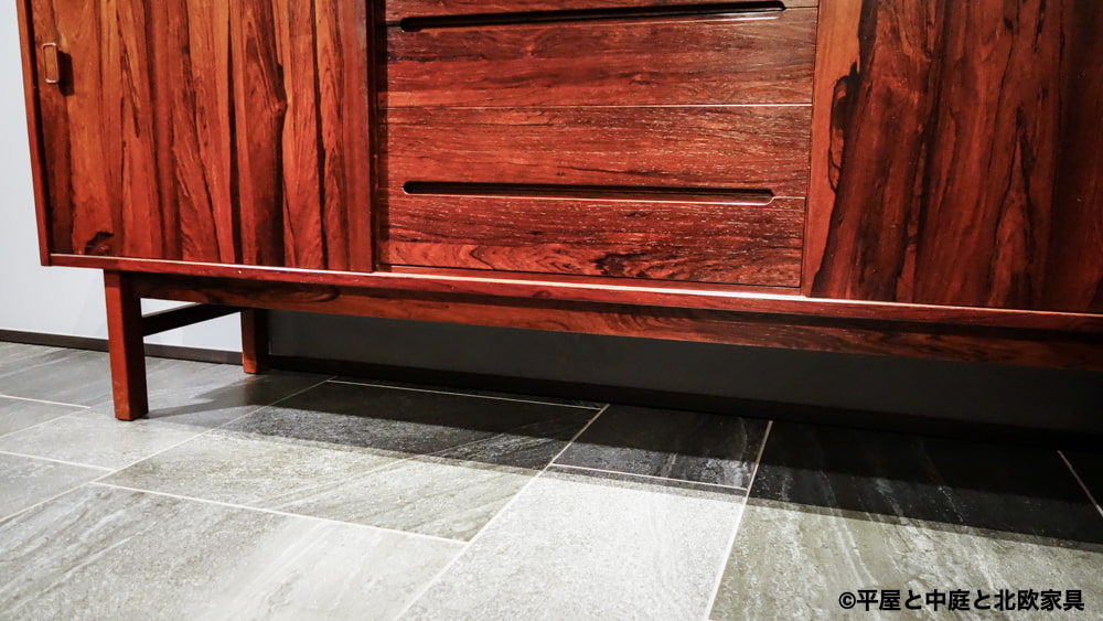 ローズウッドのサイドボード