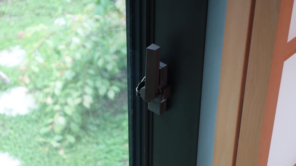 掃き出し窓のクレセント鍵