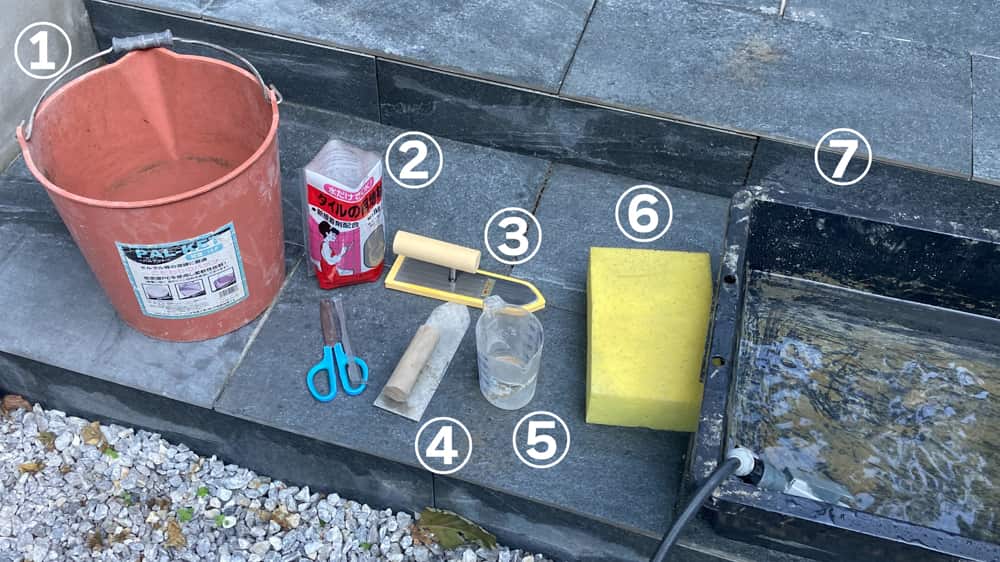 タイル貼りで使った道具の写真